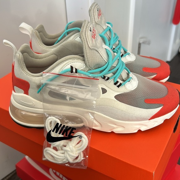 Nike Air Max 270 React Shoe Womens Size 6.5 - Picture 2 of 4